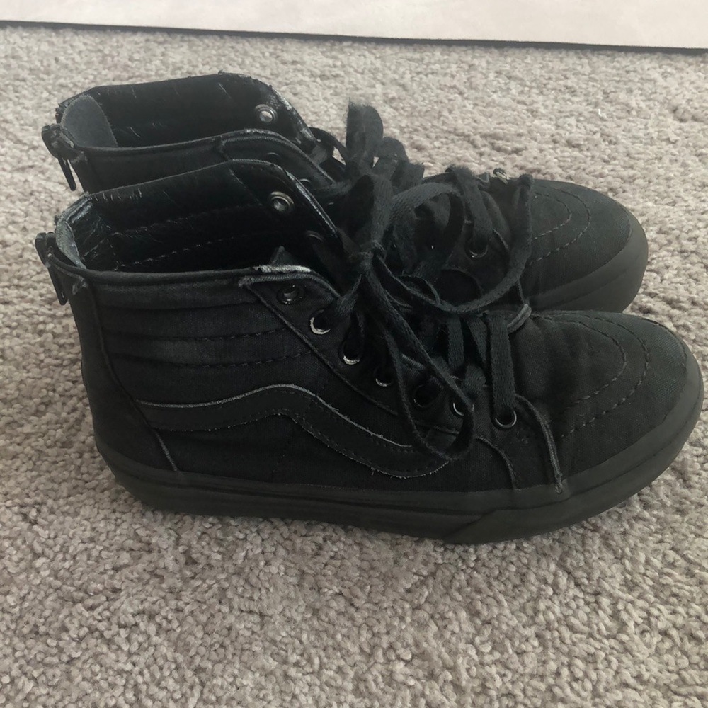 Little boy all black vans